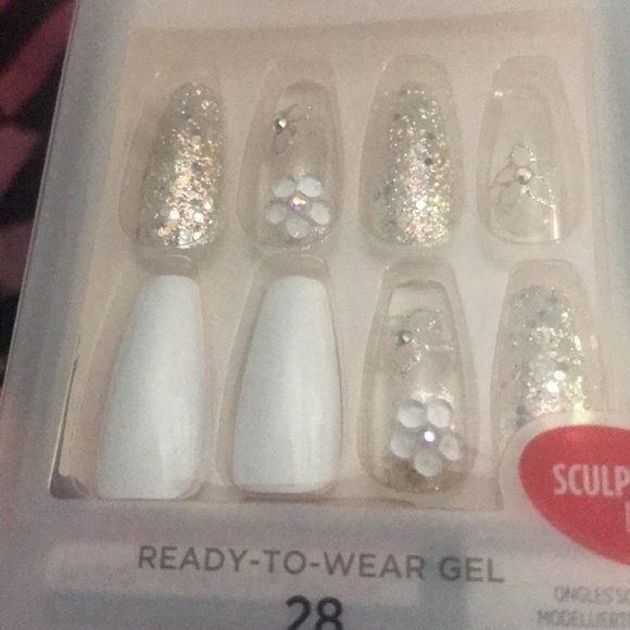 β¨πKiss Jelly Fantasy White Flower Nailsπ
π»β¨ - Picture 13 of 13